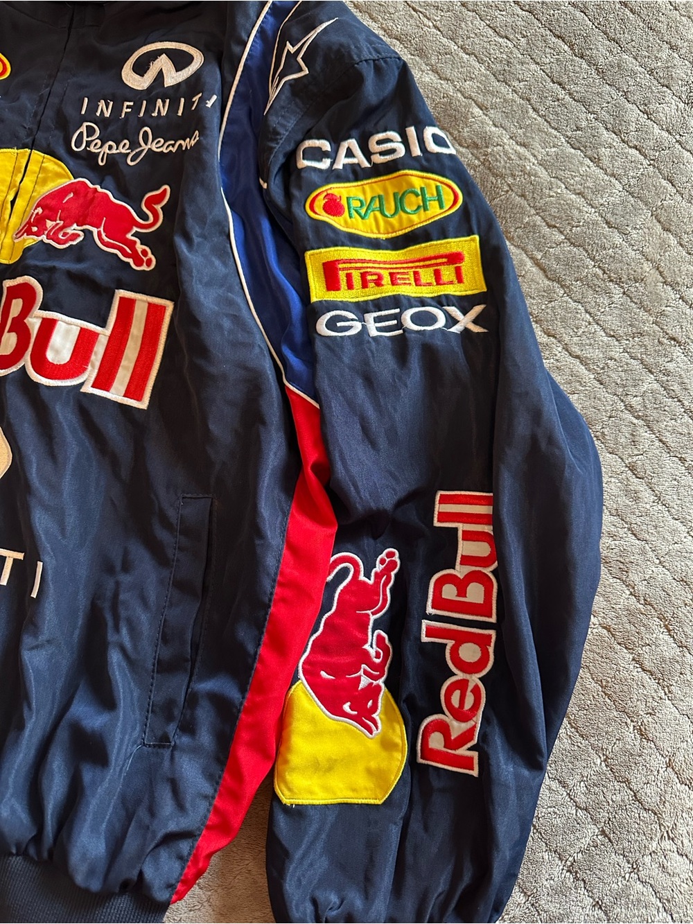 Vintage Red Bull F1 Infiniti Racing Jacket - Picture 5 of 10